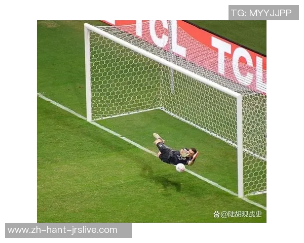 足球底角的魅力与战术分析探讨如何提升球队的进攻效率与防守策略 足球底角的魅力与战术分析探讨如何提升球队的进攻效率与防守策略